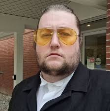 Safety Precautions with Power Tools and Gloves