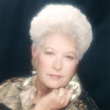 Linda Collum's Instagram, Twitter & Facebook