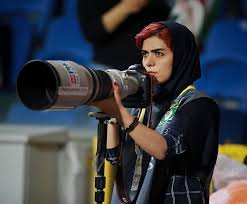 جو24 | مصورة إيرانية تتغلب على قرار منعها من تصوير المباريات بحيلة ...