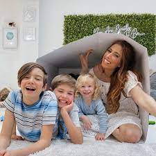 The unwitting cover star was stacey solomon, with the words boring, desperate and cheap as messages of support for solomon poured in from famous friends and fans like jennifer saunders. Kerry Katona Blasts Stacey Solomon Over Revelation She Keeps Sons Foreskins In A Box Aktuelle Boulevard Nachrichten Und Fotogalerien Zu Stars Sternchen