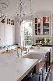 La Dolce Vita Beautiful Kitchens Contrasting Cabinets Kitchen Inspiration Design Beautiful Kitchens Kitchen Inspirations