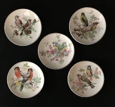 Lovely Vintage Small Song Bird Plates Trimmed In Gold Made In Japan Set Of 5 Ready To Hang Size Just Shy Of 4 Inches Di Bird Plates Vintage Decorative Plates