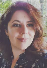 Partidos de olho em Elisa Robson