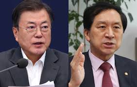 천지일보=박준성 기자 국민의힘 김기현 신임 원내대표가 30일 서울 여의도 국회도서관 대강당에서 열린 국민의힘 원내대표 선출을 위한 의원총회에서 손들어 인사를 하고 있다. T Q2uzqthzvtkm