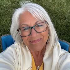 Lovely evening at the home of my friend Padma Lakshmi in New York. Met so  many women I admire ! Tina Brown friend and mentor among them. I was dying  to argue