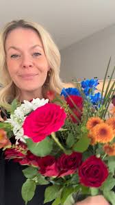 Tänker släppa bok jämt! Hela huset är fyllt av vackra blommor från  gårdagens releasefest 💐 Tusen tack alla som kom och firade med mig,  Trausti och Brander