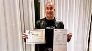 Santiago martín silva olivera (born 9 december 1980) is an uruguayan professional footballer who plays as a forward for argentinos juniors. 9lu2b1u30h1kgm