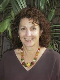 Artist earns wide recognition for 'playing with glass'