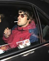 Liam gallagher jokes about loving drugs during free show for nhs workers. Pin Su Liam Gallagher