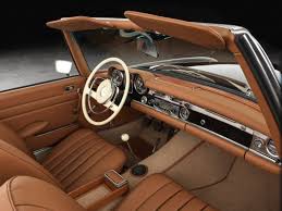 Deze Mercedes Benz 280 Sl Uit 1970 In De Volmaakte Kleurencombinatie Van Zwarte Lak En Bruin Interieur Wordt Te Koop Aangeb Mercedes Sls Mercedes Benz Mercedes