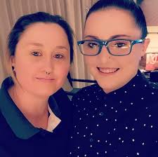 Hi all! Is there a cat groomer