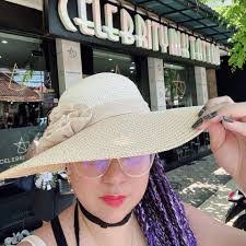 Destin Holmes's Instagram, Twitter & Facebook