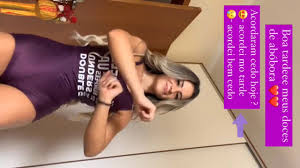 Nathalia Valente shortinho cravado na buceta - Famosas Nuas