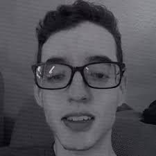 Buenas tardes, con el permiso del administrador quiero comentarles algo  respecto a esta guitarra. Tengo un problema de ruido que no sé si sea  natural de la guitarra por defecto de fábrica