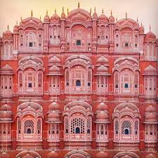 Lizzie Montgomery On Instagram The Palace Of Winds Hawa Mahal In Jaipur Was Built Using Pink Sandstone In 1799 In A Fusion Sandstone Building Architecture