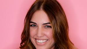 Amber Len's Instagram, Twitter & Facebook