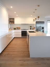 Si la cuisine blanche moderne est très tendance, il est également possible de personnaliser cette pièce en fonction des goûts et envies. Interior Design Ideas For A Luxury Kitchen Decor On This Kitchen You Can See Extraordinary Furniture Cuisine Moderne Cuisine Design Moderne Decoration Cuisine