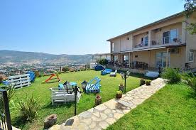 Kamp kurmak için izin verilmeyen yerleşke içinde konaklamak için mevcut şartları değerlendirmeniz gerekiyor. Foca Belediyesi