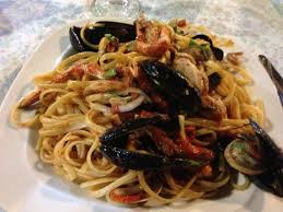 Gli spaghetti alla tarantina o alla barese, sono un primo piatto di pesce tipico della puglia, una ma ecco come preparare la pasta con le cozze alla tarantina e portare in tavola una pietanza deliziosa e. Spaghetti Alla Tarantina Picture Of Il Corsaro Scalea Tripadvisor