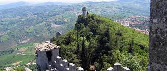 A sud e a ovest con le marche (provincia di pesaro), a nord e a est con l'emilia romagna (provincia di rimini). Territorio San Marino Confini Clima Popolazione