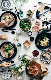 Yemek Masasi Dizayni Icin En Guzel Sofra Ornekleri Yemek Food Design Yemek Fotografciligi
