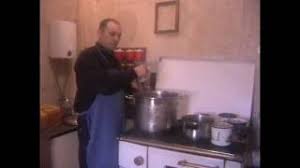 Invertirea zaharului pt hranirea familiilor de albine 2014. Turta La Albine Youtube