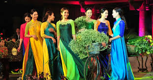 It was long time forgotten and was be used by vietnamese woman working in the rice. Ao Dai Traditional Dress For Vietnamese Women Vietnam Travel Blog Lotus Delta