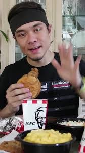 Juan Neave's Instagram, Twitter & Facebook