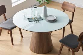 Selma round dining room set by acme furniture furniturepick. Round Or Rectangular How To Pick The Right Shape Of Dining Table For Your Home Castlery United States