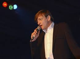 Yet again filled with amazing lyrics from tunde, the lead singer and song writer. Mark E Smith Dead The Fall S Lead Singer Dies Aged 60 The Independent The Independent