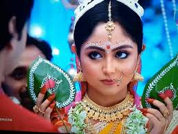 Who is more innocent and naive between Ginni and Nimi?