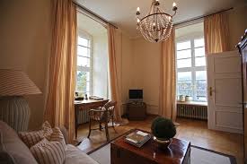 Eine der ältesten städte deutschlands ist die mit 316.000 einwohnern zählende das mieten einer wohnung in bonn ist mit überdurchschnittlichen mietpreisen verbunden, sowohl für. Exklusive Mietwohnung Im Schloss Marchenhaftes Wohnen Im Schloss Immobilienteam Bonn De
