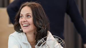 Leanne Best opens in Hills of California