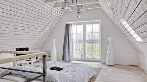 Gerade in einem kinderzimmer mit dachschräge ist es wichtig, dass du die möbel gezielt auswählst. Schlafzimmer Mit Dachschrage Gemutlich Gestalten Freshouse