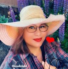 CROSSING GUARD: This very responsible turkey halted traffic