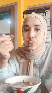 Akupun ga tau..🫠, Panas baksonya sampe dikeluarin lagi guys.. 😂,  #fannyfabriana #ceritafanny #makanbarengMamaFanny