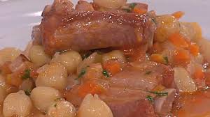 Para cocinar este plato es mejor utilizar patatas rojas de tierras frías. Garbanzos Con Costillas Adobadas 05 12 2011 Rtve Es