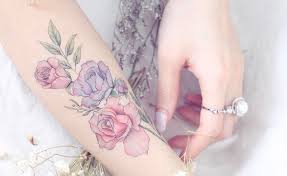Weitere ideen zu blumen tattoo arm, tätowierungen, tattoo ideen. Fruhling Auf Der Haut Diese Zarten Blumen Tattoos Wirst Du Lieben