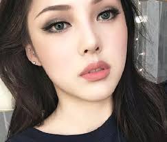Mulai dengan moisturiser untuk melembapkan kulit kamu dan jangan lupa. Cara Make Up Natural Ala Korea Untuk Kulit Sawo Matang Cara Makeup Harga Kosmetik