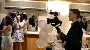 Eine schöne erinnerung, die alle immer gerne wieder. Kameramann Hochzeit Geringe Kosten Grossartiges Ergebnis Montiefilms