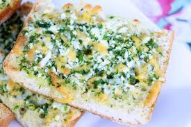 Nak buat pizza homemade tapi taknak uli tepung sendiri. Crusty Garlic Bread A La Pizza Hut
