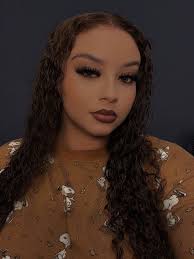 Calm, confident, and still that girl. Soft glam, boss energy, always🖤🖤🖤.