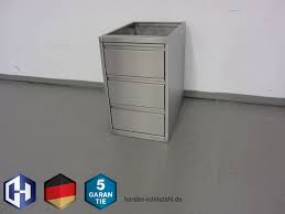 Eine schublade unter einem tisch ist sehr praktisch foto ob esstisch oder schreibtisch, unter der tischplatte ist meist noch platz für eine schublade. Edelstahl Schubladenschrank Ohne Tischplatte Mit 3 Schubladen Ubereinander400 X 700 X 800 Mm Harden Edelstahl Hersteller Shop Made In Germany