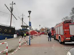 Gdy znaleziono daewoo lanosa, wówczas przyjrzeli się mu nurkowie. Qi Naq5whijo8m