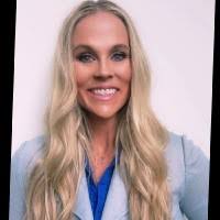 Sara Benton's Instagram, Twitter & Facebook