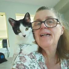 🍋 Lemon Heaven: Sweet vanilla bean and sugared almond with a bright splash  of lemonade. 🍑 Peach Paradise: White woods and vanilla bean uplift bright  notes of tangerine and lush peach. 🍐