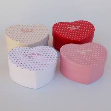 Cumpara acum, 100% sigur prin garantia de livrare. Cutii InimÄ Mini 4 Buc Set Mix Ambalaje Accesorii Florale