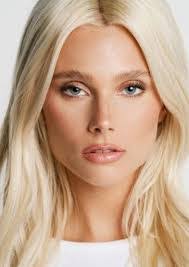 Agnes Doyle's Instagram, Twitter & Facebook