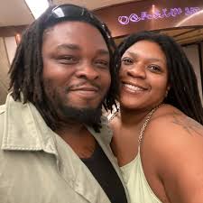 LIVING IN YO MOMMA HOUSE AT 25-30 IS W I L D EMBARRASSING 😭