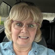 Elissa Knipp's Instagram, Twitter & Facebook